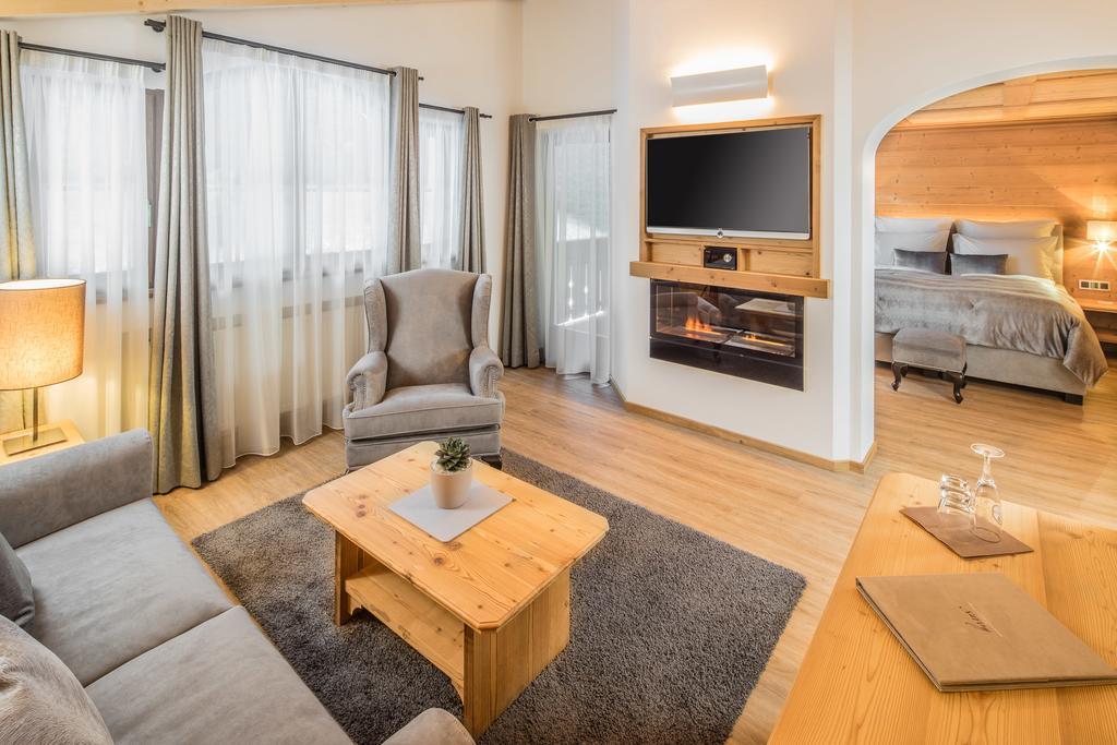 Savoy Dolomites Luxury & Spa Hotel Сельва-ді-Валь-Гардена Екстер'єр фото