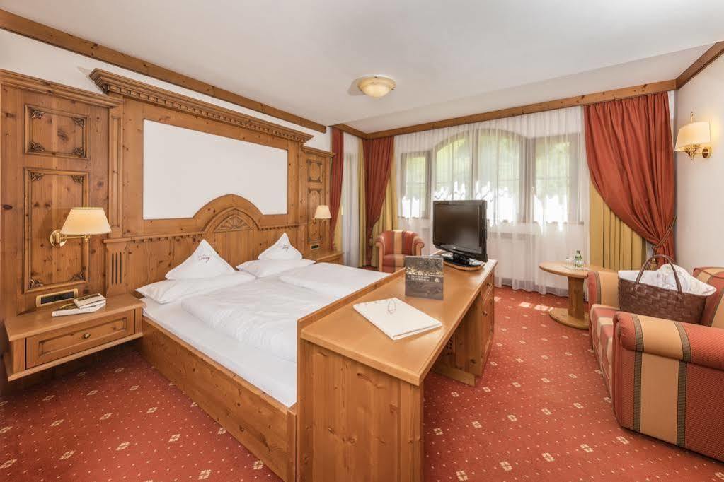 Savoy Dolomites Luxury & Spa Hotel Сельва-ді-Валь-Гардена Екстер'єр фото